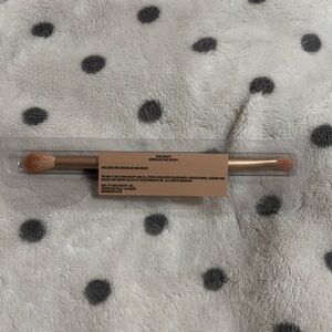 KKW beauty concealer duo brush 1